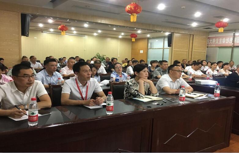 社保費(fèi)率大變化，助力企業(yè)大發(fā)展——市人社局等到我司宣講社會(huì)保險(xiǎn)費(fèi)率降低政策