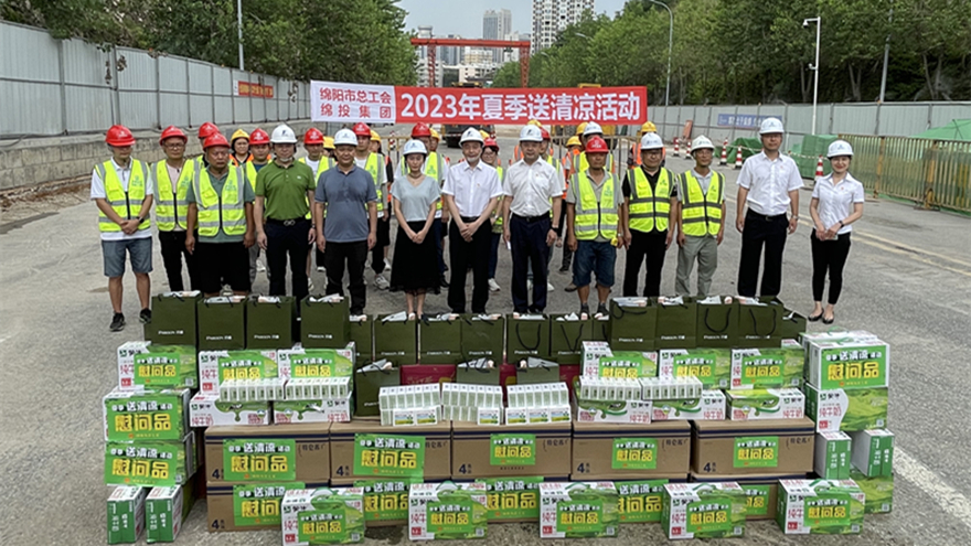 送清涼現(xiàn)場(chǎng)照片 (1) 送清涼現(xiàn)場(chǎng)照片 (1)